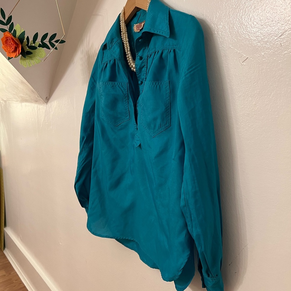VTG 70s EUC 100% silk turquoise button placket blouse I Love The 70s